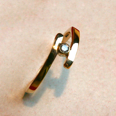 schmaler Ring, versetzt
